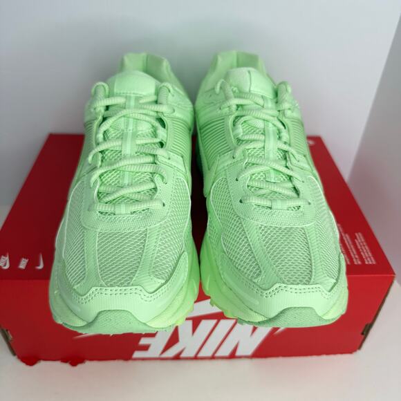 Nike Zoom Vomero 5 Vapor Green Size 9.5 Men - Picture 5 of 8